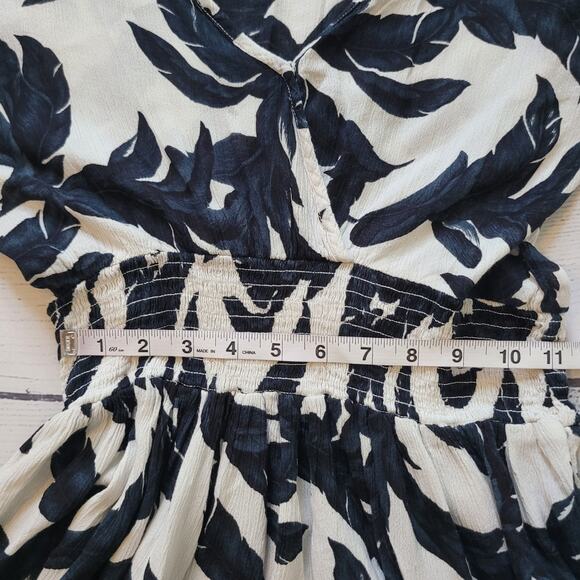 Elan Size S Leaf Print Mini Dress Black White Short Flutter Sleeve Cinched - Picture 8 of 11